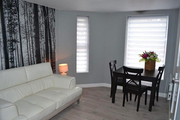 3 Bedroom Flat To Rent In Pershore Road, B29