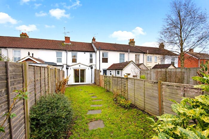 2 Bedroom End Of Terrace House For Sale In Victoria Road, Alton, Hampshire, GU34