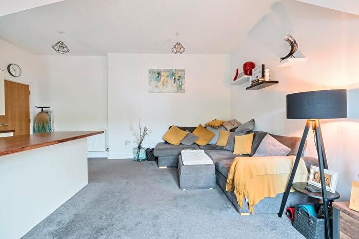 1 Bedroom Flat For Sale In High Wycombe, West Wycombe, Buckinghamshire, HP12