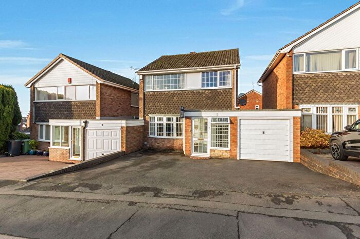 3 Bedroom Link Detached House For Sale In Weatheroaks, Halesowen, B62