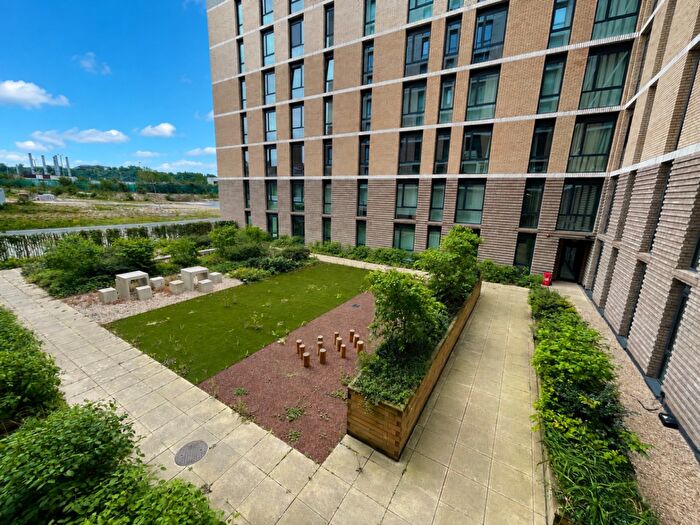 1 Bedroom Apartment For Sale In Calibra Court, Kimpton Road, Luton, Bedfordshire, LU2