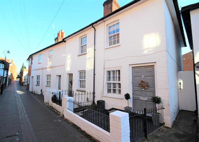 2 Bedroom End Of Terrace House To Rent In Stoke Fields, Guildford, GU1