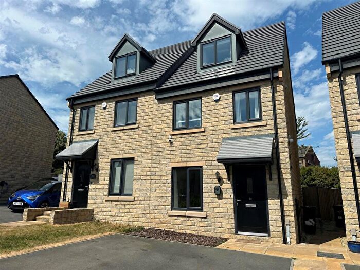 3 Bedroom Semi-Detached House To Rent In Brooke Avenue, Hipperholme, Halifax, HX3