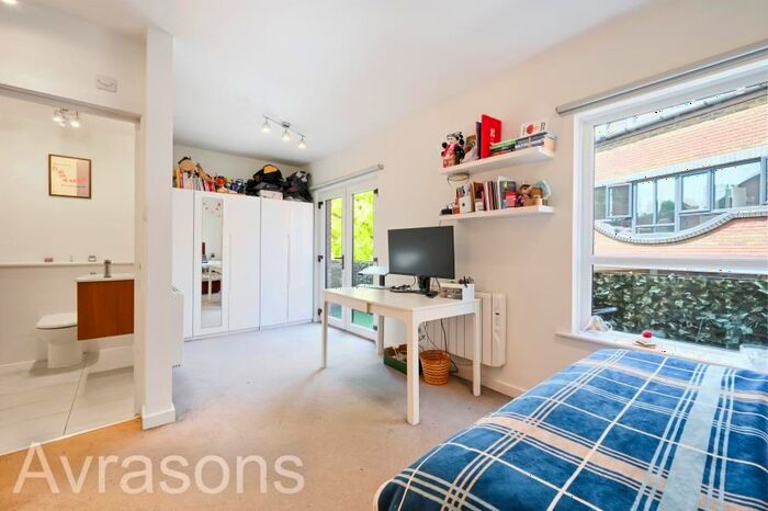 1 Bedroom Flat To Rent In Hackford Road, London, SW9