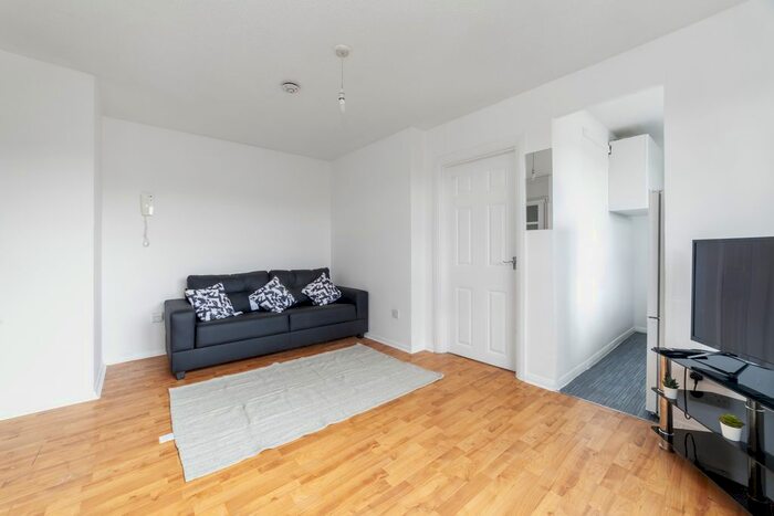 1 Bedroom Flat To Rent In Glenville Grove, London, SE8