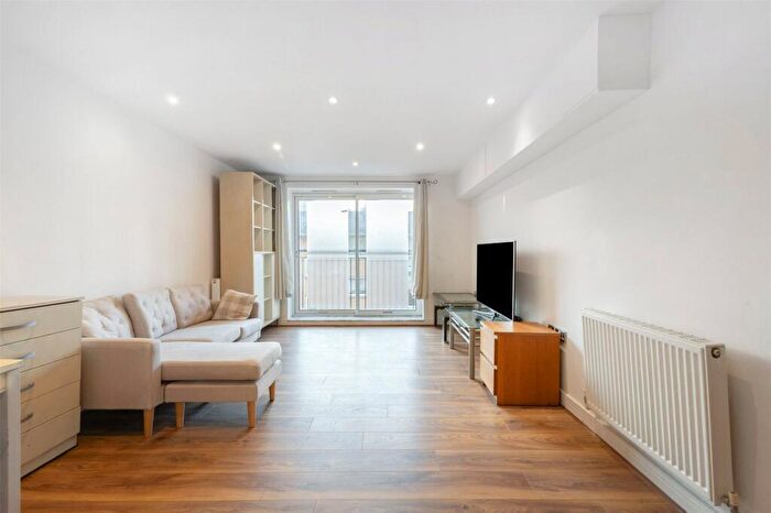 2 Bedroom Flat To Rent In Newport Avenue, Poplar, London, E14