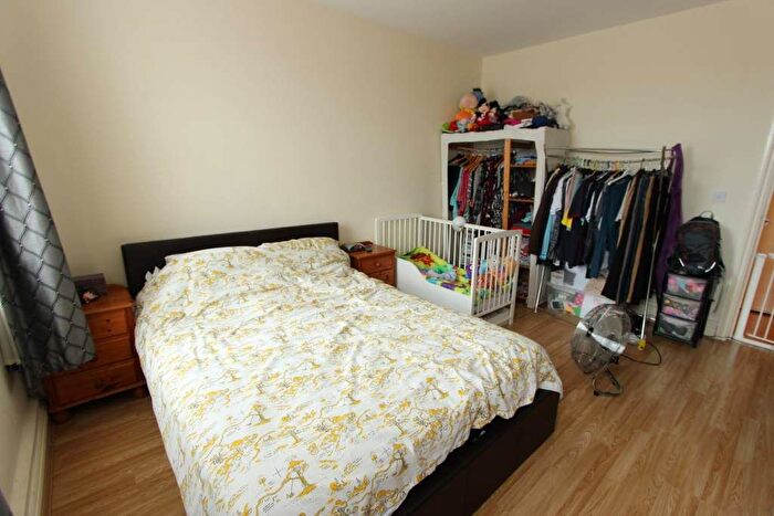 2 Bedroom Flat To Rent In Cockfosters Road, Barnet, EN4