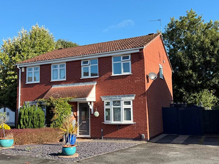 3 Bedroom Semi-Detached House To Rent In Newquay Close, Hinckley, LE10