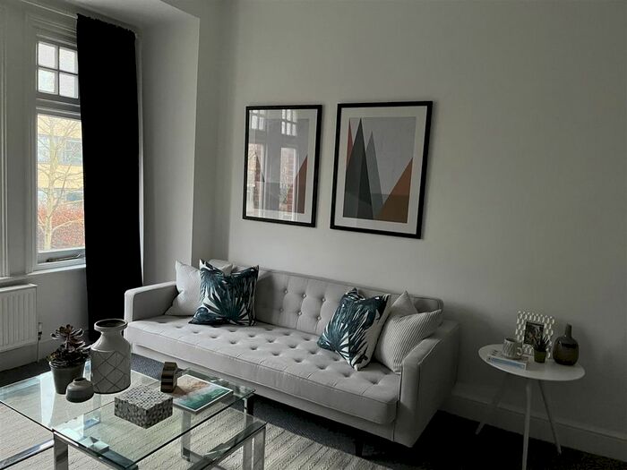 3 Bedroom Flat To Rent In Lyndhurst Way, London, SE15