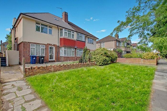 2 Bedroom Maisonette For Sale In Carlton Close, Northolt, UB5