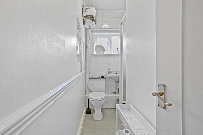 1 Bedroom Flat To Rent In Crossway, London, N16
