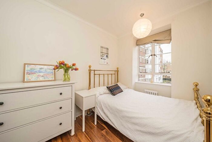 2 Bedroom Flat For Sale In Nightingale Lane, London, SW12