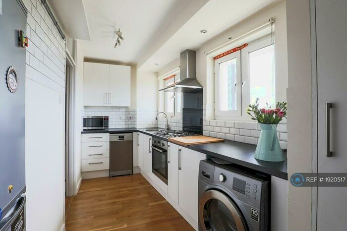 2 Bedroom Flat To Rent In Bradley House, London, SE16