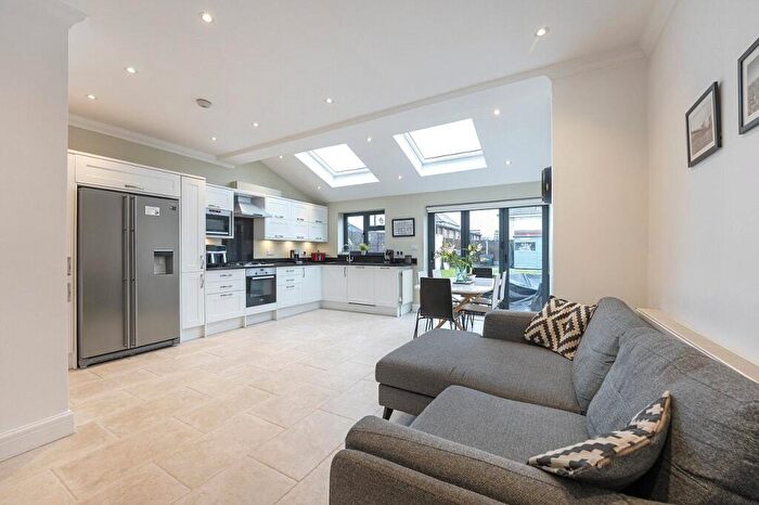 3 Bedroom Semi Detached House For Sale In Gander Green Lane, Sutton, SM1