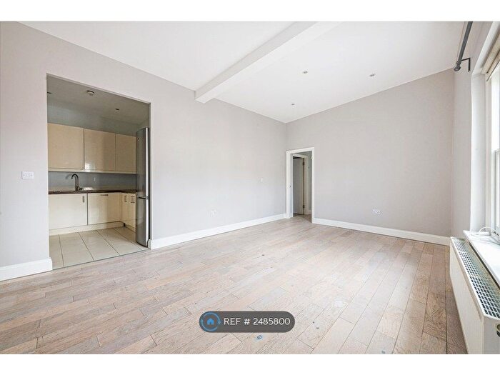 2 Bedroom Flat To Rent In Stockwell Road, London, SW9