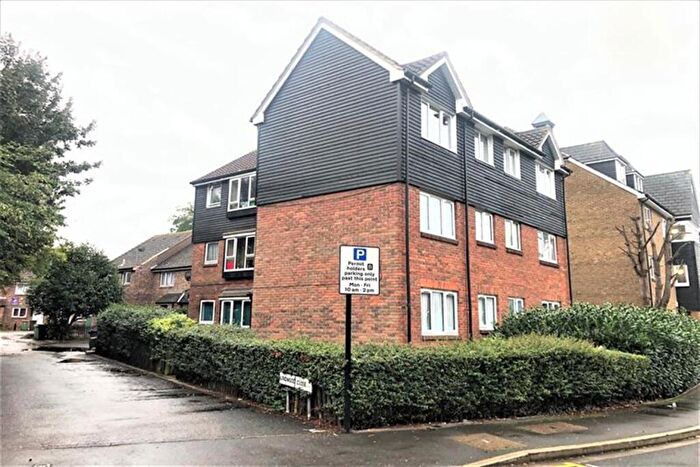 Apartment To Rent In Lindwood Close, E6