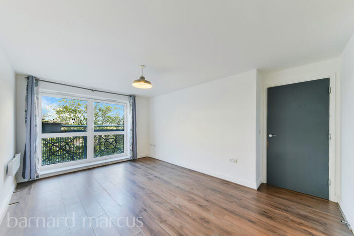 2 Bedroom Flat To Rent In Alder Court, Cline Road, Bounds Green, N11