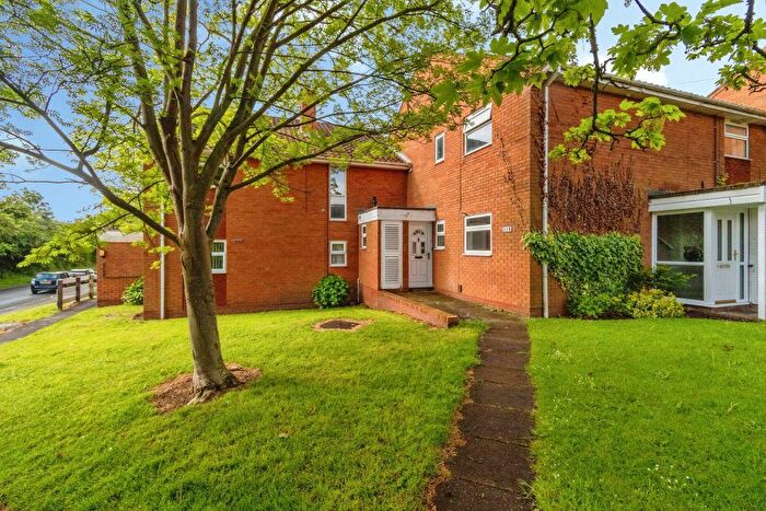 2 Bedroom Maisonette For Sale In Lane Green Road, Wolverhampton, WV8