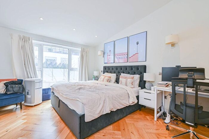 2 Bedroom Flat To Rent In Mansfield Mews, Marylebone, London, W1G
