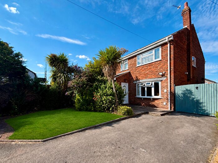 4 Bedroom Detached House For Sale In Burton Road, Midway, DE11