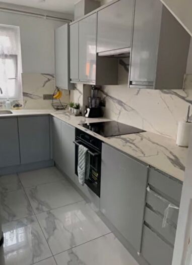 2 Bedroom Flat To Rent In Glengall Road, London, SE15