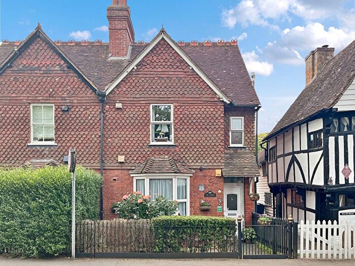4 Bedroom Semi Detached House For Sale In Station Road, Charing, TN27