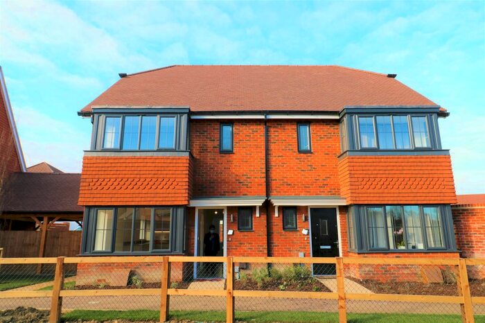 3 Bedroom Semi-Detached House To Rent In Snowdrop Place, Hinxhill TN24