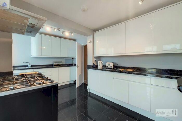 4 Bedroom Terraced House To Rent In Smythe Street, Poplar, E14