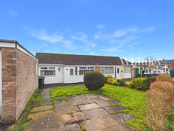 3 Bedroom Semi-Detached Bungalow For Sale In St. Andrews Close, Long Stratton, Norwich, NR15