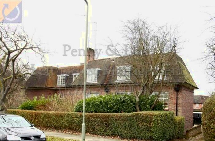 3 Bedroom Ground Flat To Rent In Falloden Court, Brookland Rise, London, NW11