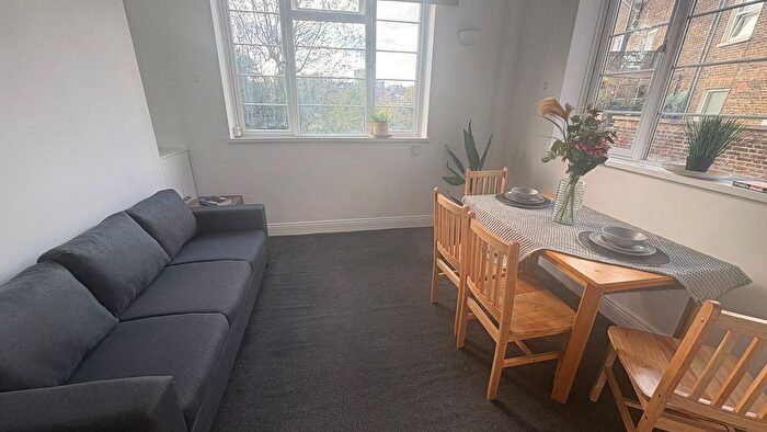 2 Bedroom Flat To Rent In Shirland Road, Chesney Court Shirland Road, W9
