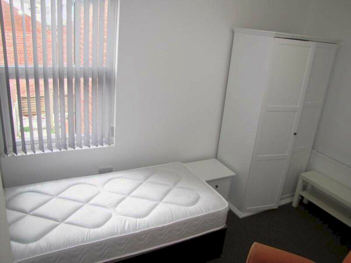 1 Bedroom Studio Flat To Rent In St Catherines Avenue, Studio, Balby, DN4