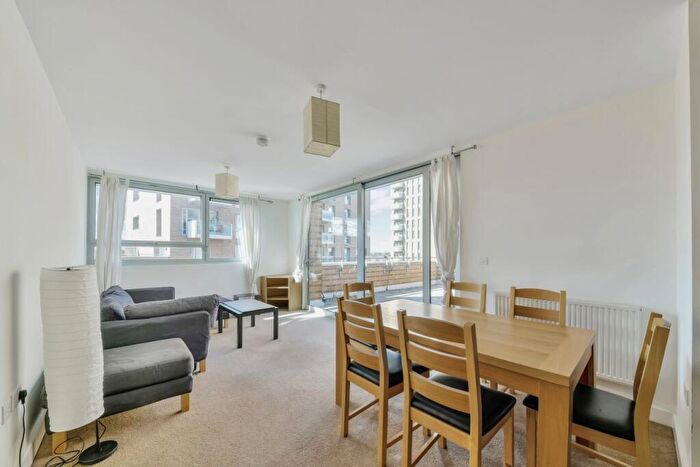 3 Bedroom Flat For Sale In Nelson Walk, Bromley-By-Bow, London, E3
