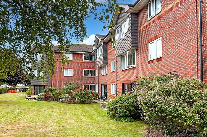 1 Bedroom Flat For Sale In Irvine Road, Littlehampton, West Sussex, BN17