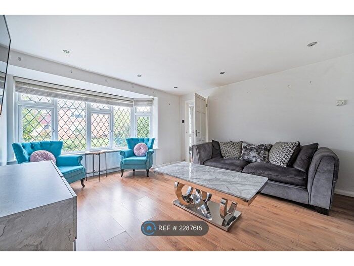 3 Bedroom Terraced House To Rent In Cannock Road, Aylesbury, HP20