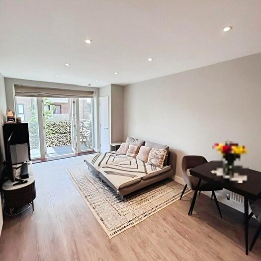 2 Bedroom Apartment For Sale In Corys Road, Rochester, ME1