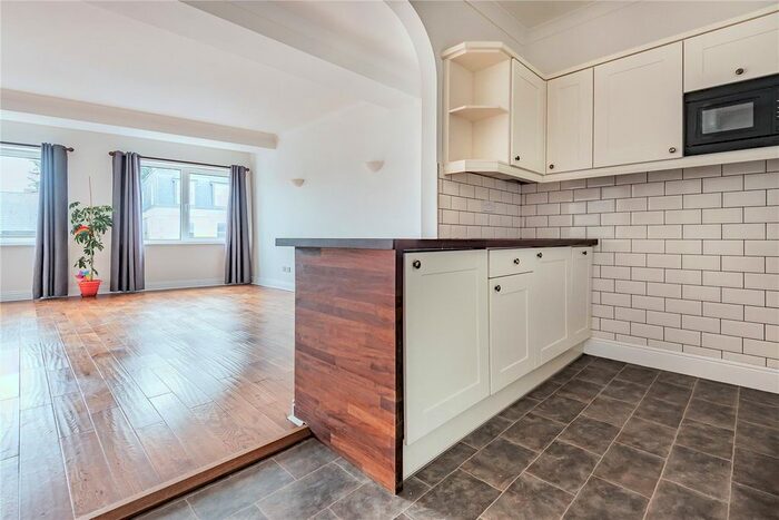 2 Bedroom Flat To Rent In -, Swan Lane, Winchester, Hampshire, SO23