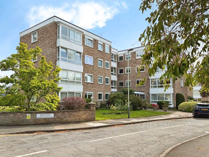 2 Bedroom Apartment For Sale In Queens Road, Cheltenham, Gloucestershire, GL50
