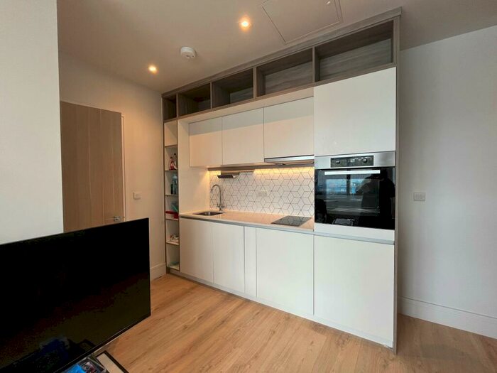 Apartment To Rent In Addlestone, KT15