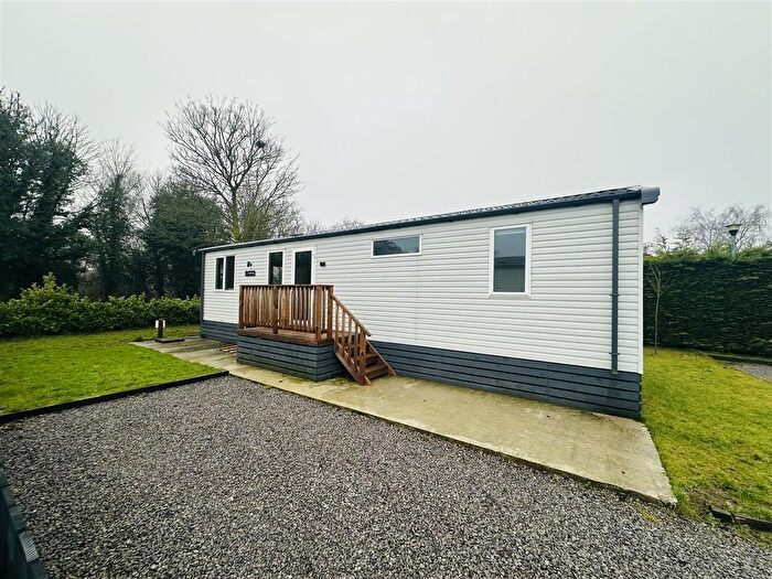 2 Bedroom Park Home For Sale In Feoffee Lane, Barmby Moor, YO42