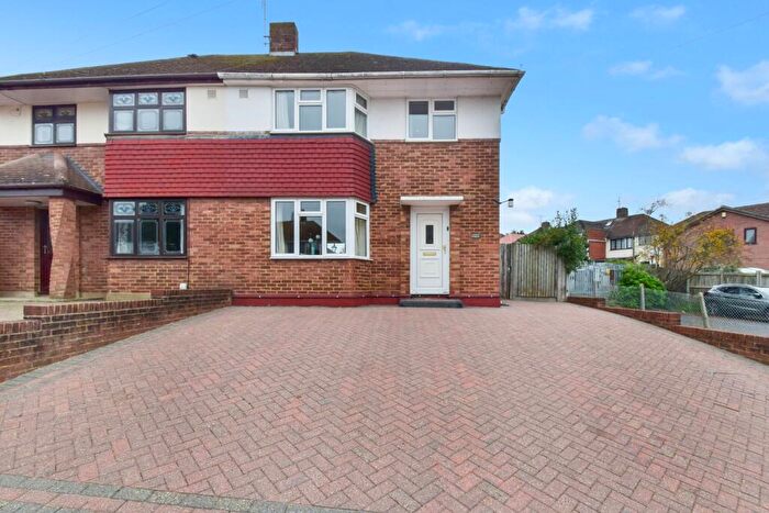 3 Bedroom Semi-Detached House For Sale In West Drive, Davis Estate, Chatham, ME5