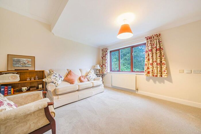 2 Bedroom Retirement Property For Sale In Emmbrook Court, Reading, RG6