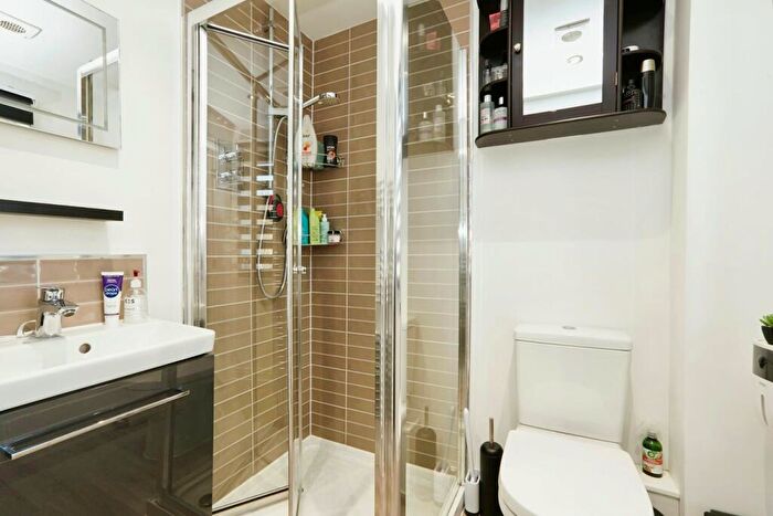 3 Bedroom Terraced House For Sale In Horsforde View, Leeds, LS13