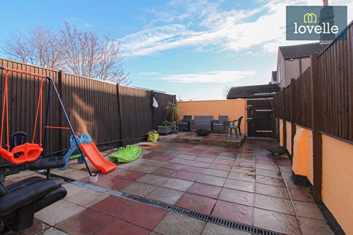 3 Bedroom Terraced House For Sale In Stanley Street, Grimsby, DN32