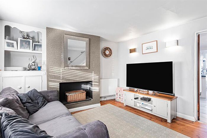 2 Bedroom Cottage For Sale In Hertingfordbury Road, Hertford, SG14