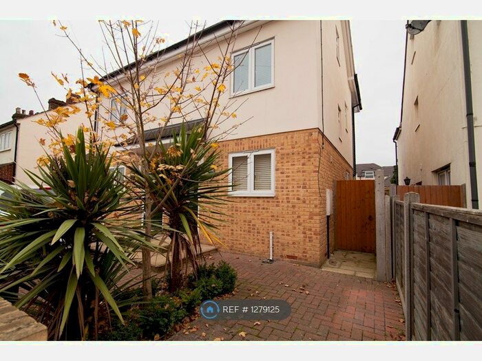 3 Bedroom Semi-Detached House To Rent In Barnaby Court, Dartford DA2