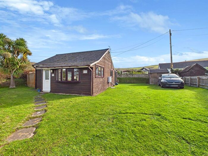 3 Bedroom Chalet For Sale In Leadengate Close, Croyde, Braunton, EX33
