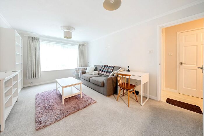 1 Bedroom Flat To Rent In Willow Grove, Chislehurst, BR7