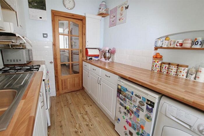 3 Bedroom End Of Terrace House For Sale In Leighton Avenue, Leigh-On-Sea, SS9