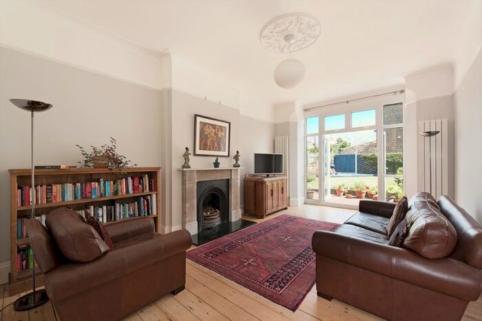 5 Bedroom Flat To Rent In Poppleton Road, London, E11